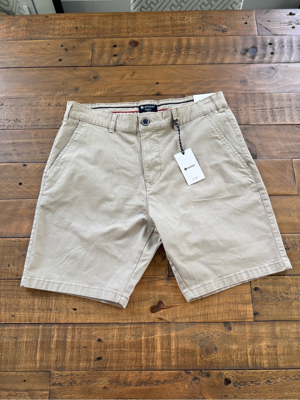Sperry Men's Light Khaki Flat Front Shorts, size 32 & 8 inch inseam NWT